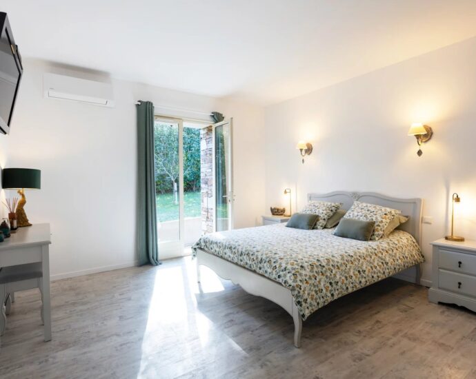 Cap Corse, Sisco, mountain-view villa, 5 bedrooms, pool, close to the beach