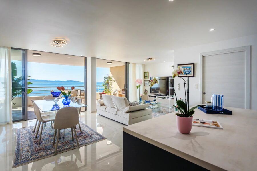 Exclusive, Ajaccio, Route des Sanguinaires , Panoramic sea view apartment with 2 bedrooms, terrace, and within walking distance of the beach.