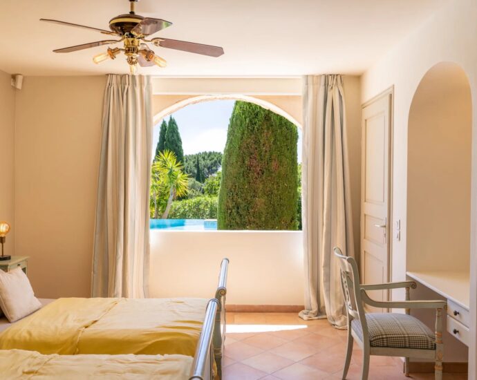 Sainte-lucie de Porto-Vecchio, Capicciola, villa 5 chambres, piscine, vue mer, plage à pied