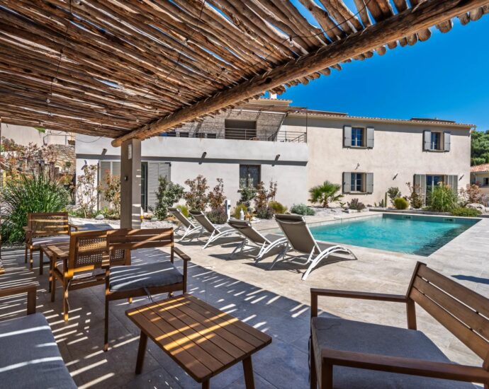 Balagne, Santa-Reparata di Balagna, Villa 9 chambres, vue lac et montagnes, Piscine, Salle de sport, Sauna, Proche l&rsquo;Île Rousse et plages