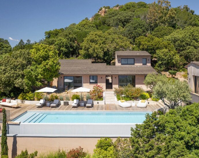 Porto-Vecchio, Palombaggia, Villa vue mer panoramique, 6 chambres, piscine chauffée, plage à pied