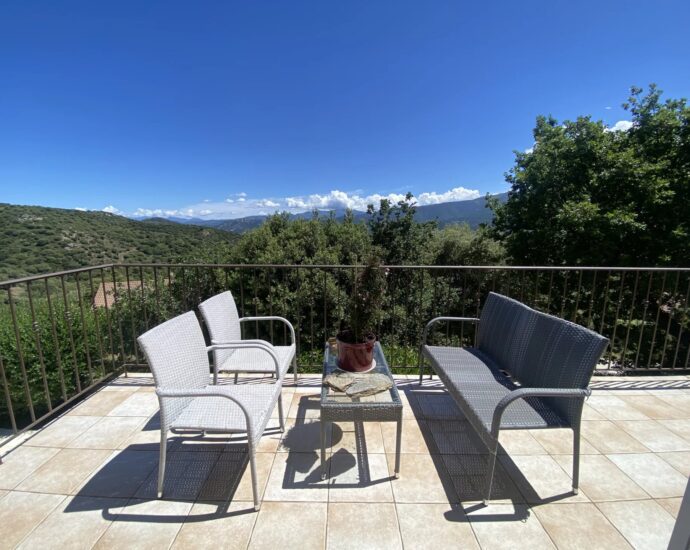 Balagne, Santa-Reparata-di-Balagna, Villa avec piscine, 4 chambres, appartement indépendant, vue montagnes, proche plage et L&rsquo;Île-Rousse