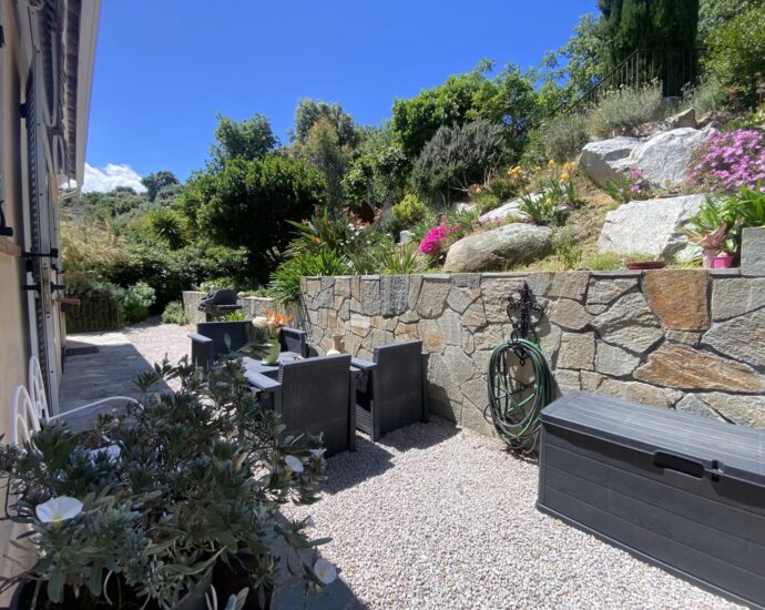 Balagne, Santa-Reparata-di-Balagna, Villa avec piscine, 4 chambres, appartement indépendant, vue montagnes, proche plage et L&rsquo;Île-Rousse