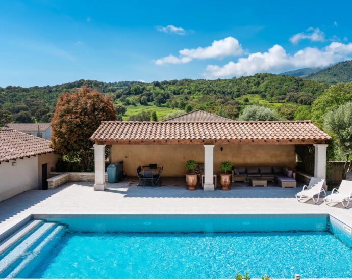 Côte Oriental, Penta-di-Casinca, Villa vue montagnes, 2 appartements, 6 chambres, piscine, proche plages et Bastia