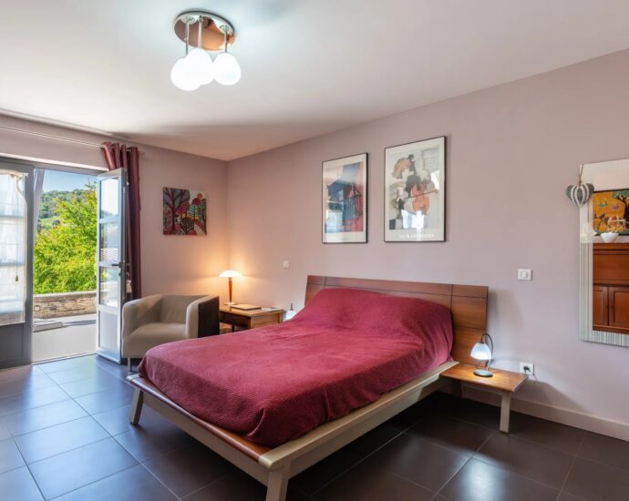 Côte Oriental, Penta-di-Casinca, Villa vue montagnes, 2 appartements, 6 chambres, piscine, proche plages et Bastia