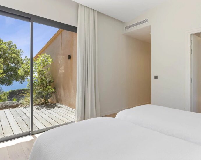 Porto-Vecchio, Palombaggia, Villa vue mer panoramique, 6 chambres, piscine chauffée, plage à pied