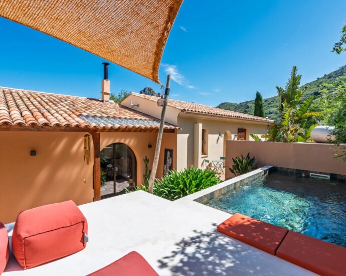 Exclusivité, Balagne, Pigna, Villa 5 chambres, vue mer panoramique, proche plage et L&rsquo;Île-Rousse