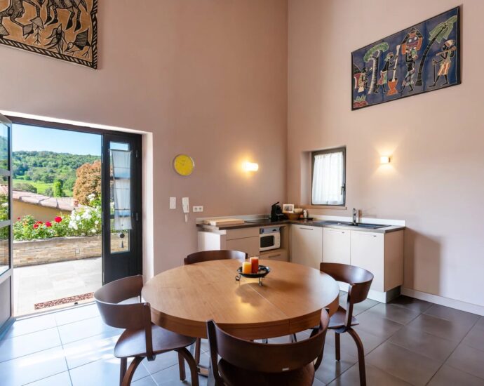 Côte Oriental, Penta-di-Casinca, Villa vue montagnes, 2 appartements, 6 chambres, piscine, proche plages et Bastia