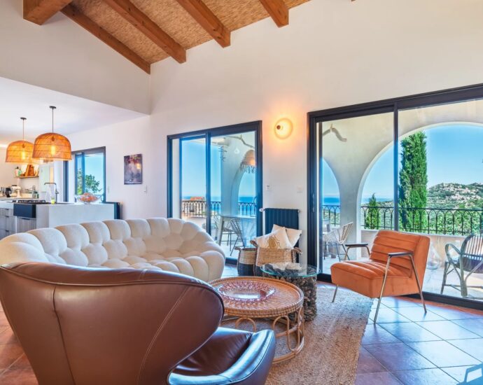 Exclusivité, Balagne, Pigna, Villa 5 chambres, vue mer panoramique, proche plage et L&rsquo;Île-Rousse
