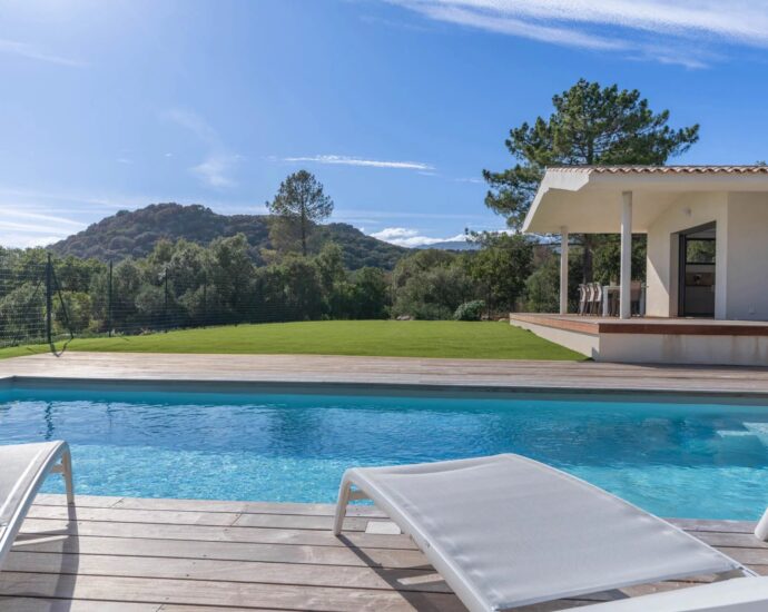 PORTO VECCHIO, Villa, 4 chambres, piscine chauffée, vue montagnes, proche plage