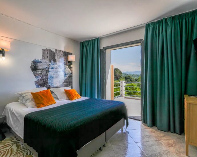 Sagone , Villa vue mer , 7 chambres, piscine, Proche plage