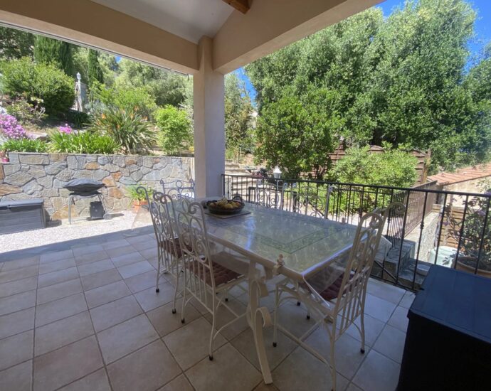 Balagne, Santa-Reparata-di-Balagna, Villa avec piscine, 4 chambres, appartement indépendant, vue montagnes, proche plage et L&rsquo;Île-Rousse