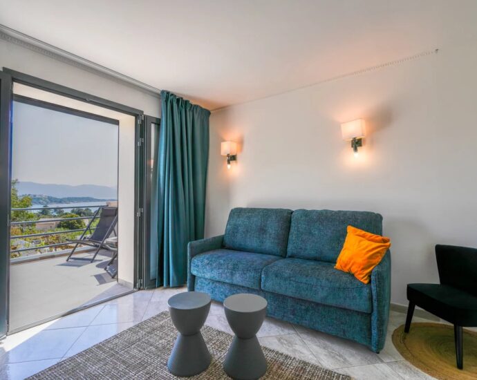 Sagone , Villa vue mer , 7 chambres, piscine, Proche plage