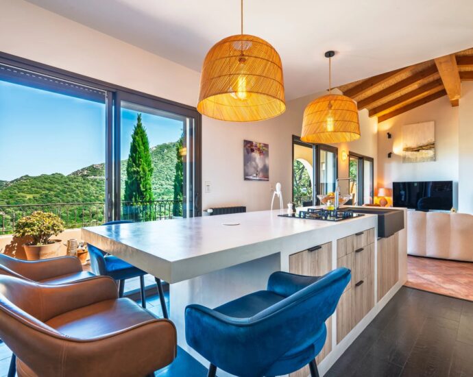 Exclusivité, Balagne, Pigna, Villa 5 chambres, vue mer panoramique, proche plage et L&rsquo;Île-Rousse