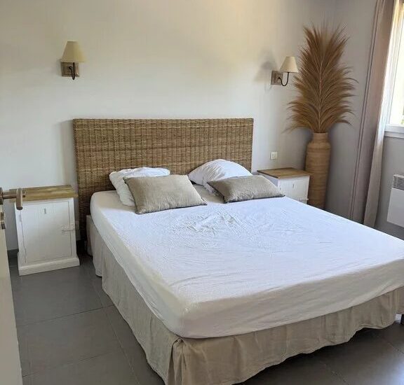 Pinarello, Appartement avec jardin privatif, 2 chambres,  vue dégagée, plage à pied