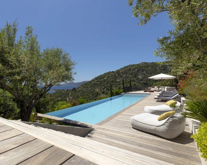 Porto-Vecchio, Palombaggia, Villa vue mer panoramique, 6 chambres, piscine chauffée, plage à pied