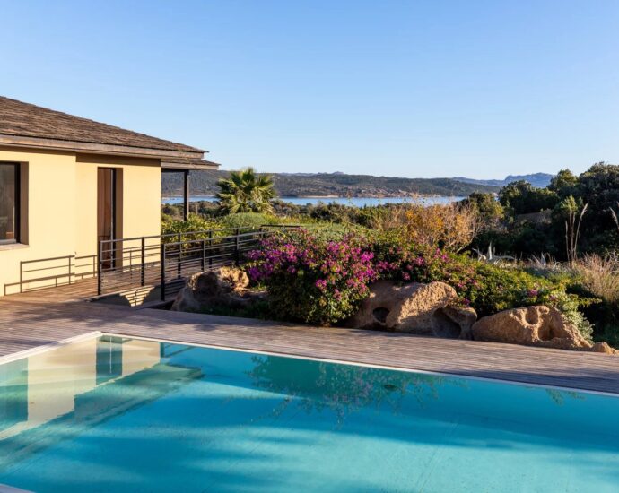 Pianottoli-Caldarello, Villa d&rsquo;architecte, 6 chambres, vue mer, piscine, plage à pied