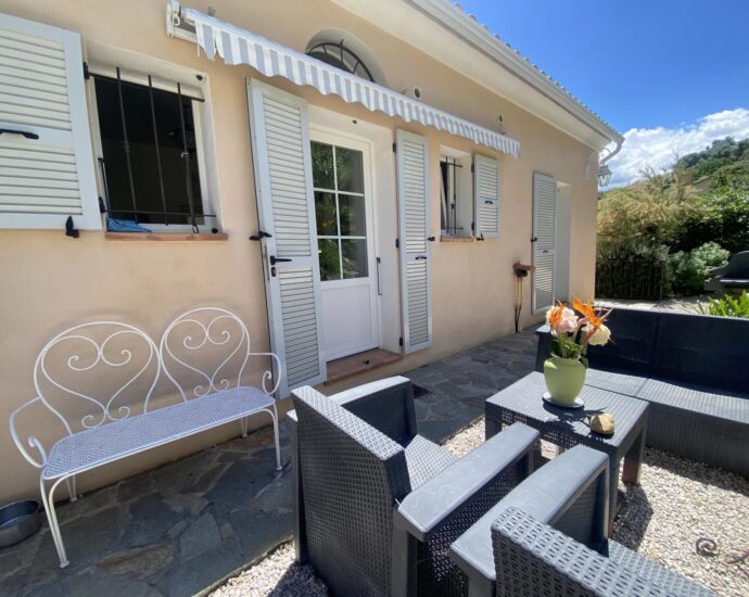 Balagne, Santa-Reparata-di-Balagna, Villa avec piscine, 4 chambres, appartement indépendant, vue montagnes, proche plage et L&rsquo;Île-Rousse