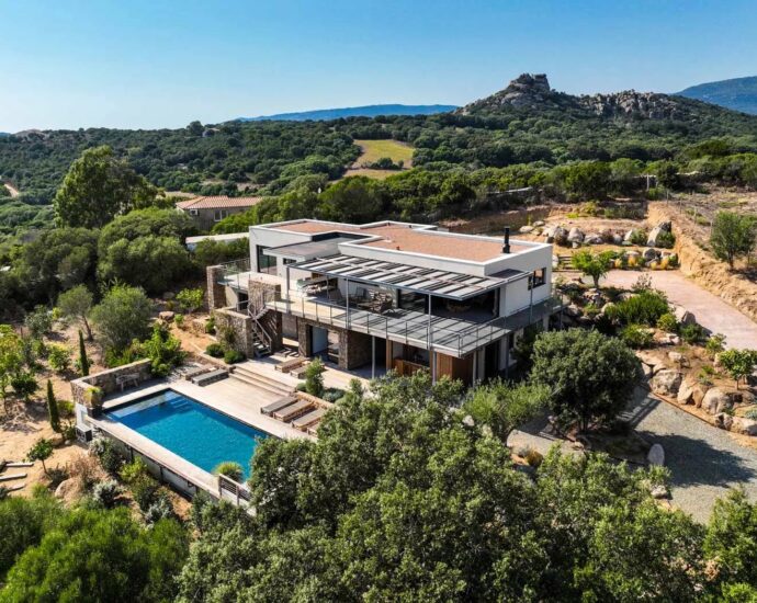 Exclusive – Pianottoli Caldarello – Property with Sea and Mountain view