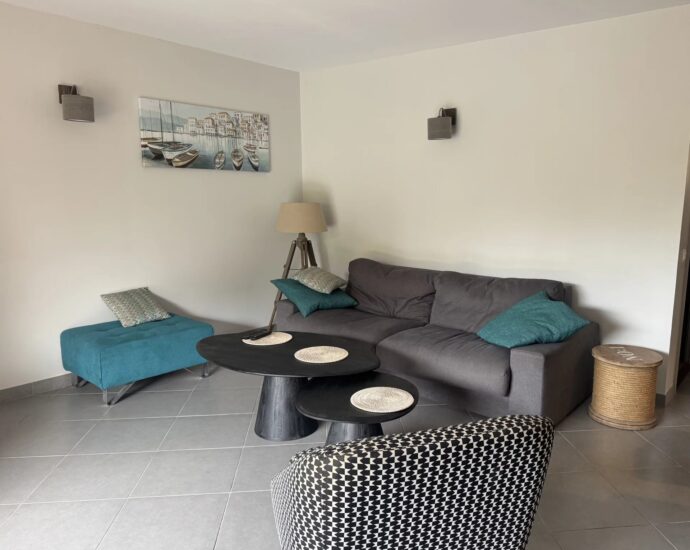 Pinarello, Appartement avec jardin privatif, 2 chambres,  vue dégagée, plage à pied