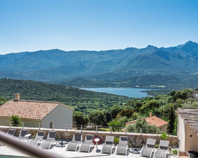 Balagne, Santa-Reparata di Balagna, Villa 9 chambres, vue lac et montagnes, Piscine, Salle de sport, Sauna, Proche l&rsquo;Île Rousse et plages