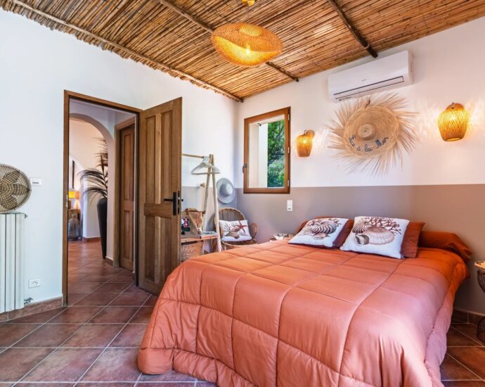 Exclusivité, Balagne, Pigna, Villa 5 chambres, vue mer panoramique, proche plage et L&rsquo;Île-Rousse