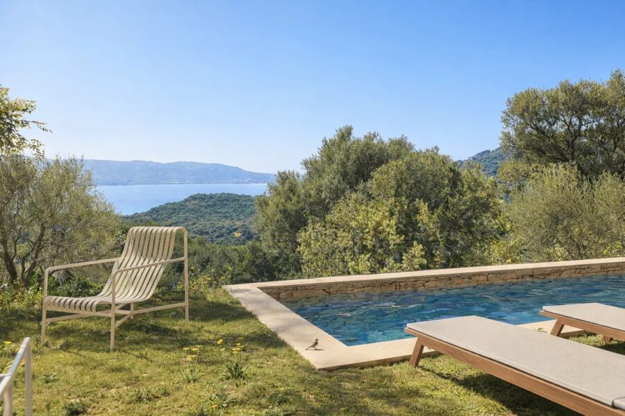 Lumio, Villa contemporaine, 4 chambres, vue mer, piscine, proche plage, vente en VEFA