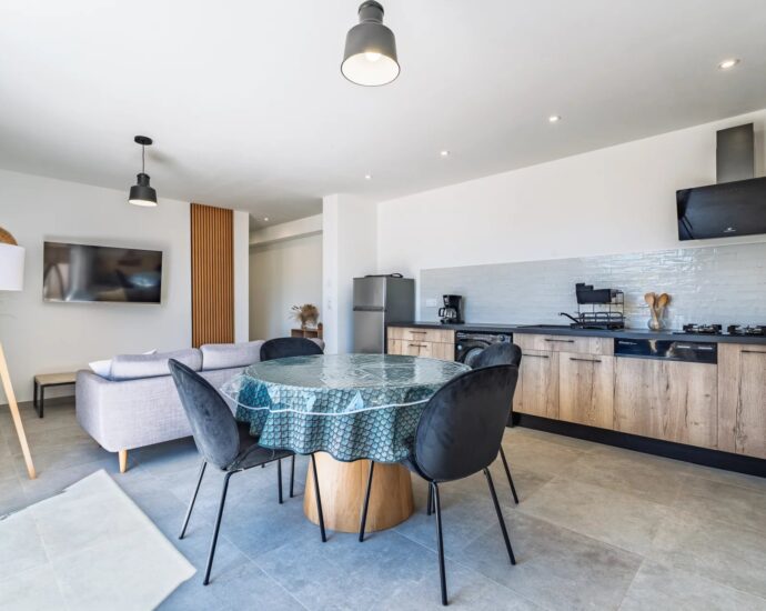 Balagne, Santa-Reparata di Balagna, Villa 9 chambres, vue lac et montagnes, Piscine, Salle de sport, Sauna, Proche l&rsquo;Île Rousse et plages