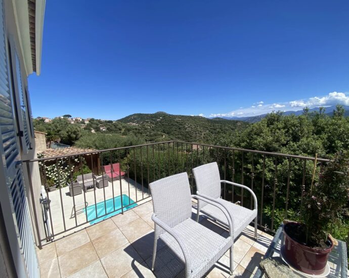 Balagne, Santa-Reparata-di-Balagna, Villa avec piscine, 4 chambres, appartement indépendant, vue montagnes, proche plage et L&rsquo;Île-Rousse