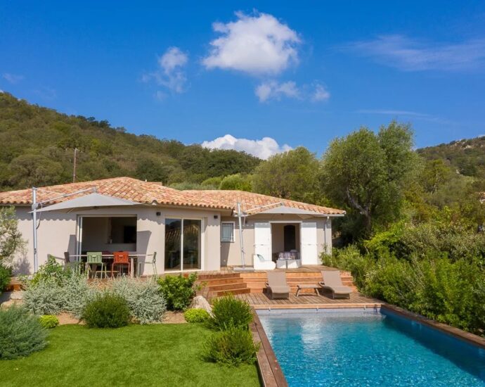 Porto-Vecchio, Precojo, 2-Bedroom Villa with Heated Pool, Near Santa Giulia Beach, with Open Views