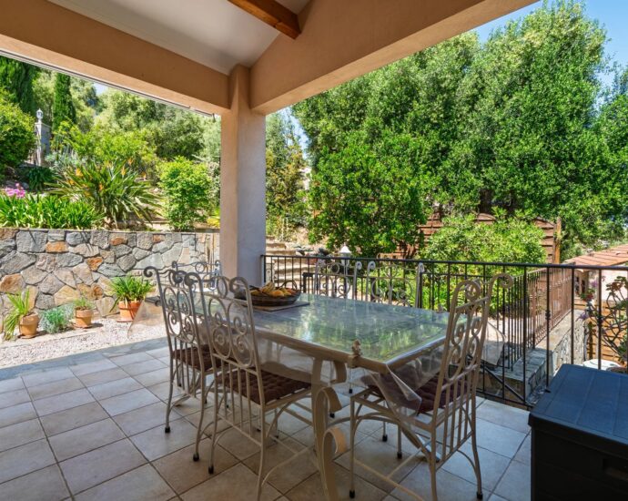 Balagne, Santa-Reparata-di-Balagna, Villa avec piscine, 4 chambres, appartement indépendant, vue montagnes, proche plage et L&rsquo;Île-Rousse