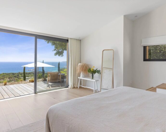 Porto-Vecchio, Palombaggia, Villa vue mer panoramique, 6 chambres, piscine chauffée, plage à pied