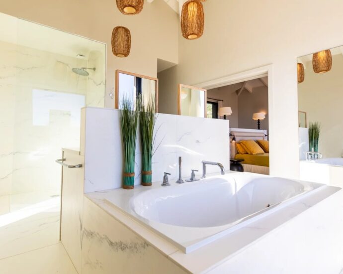Pianottoli-Caldarello, Villa d&rsquo;architecte, 6 chambres, vue mer, piscine, plage à pied