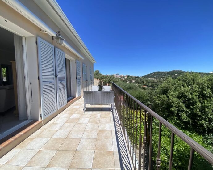 Balagne, Santa-Reparata-di-Balagna, Villa avec piscine, 4 chambres, appartement indépendant, vue montagnes, proche plage et L&rsquo;Île-Rousse