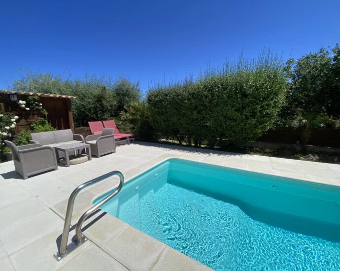 Balagne, Santa-Reparata-di-Balagna, Villa avec piscine, 4 chambres, appartement indépendant, vue montagnes, proche plage et L&rsquo;Île-Rousse