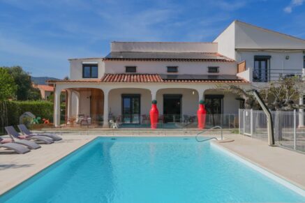 Sagone , Villa vue mer , 7 chambres, piscine, Proche plage