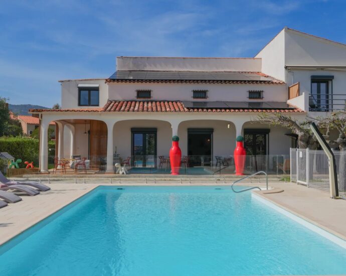 Sagone , Villa vue mer , 7 chambres, piscine, Proche plage
