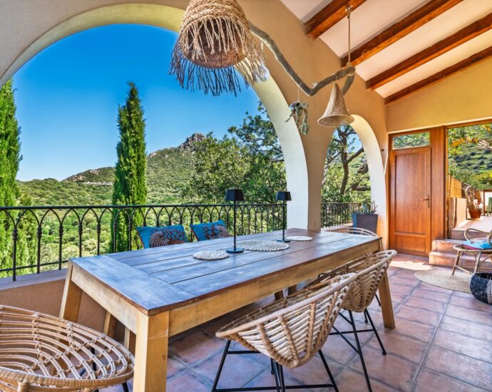 Exclusivité, Balagne, Pigna, Villa 5 chambres, vue mer panoramique, proche plage et L&rsquo;Île-Rousse