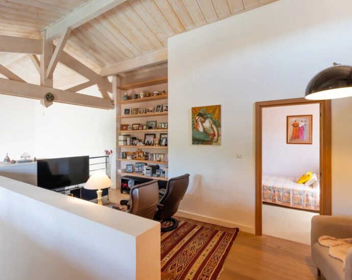 Côte Oriental, Penta-di-Casinca, Villa vue montagnes, 2 appartements, 6 chambres, piscine, proche plages et Bastia