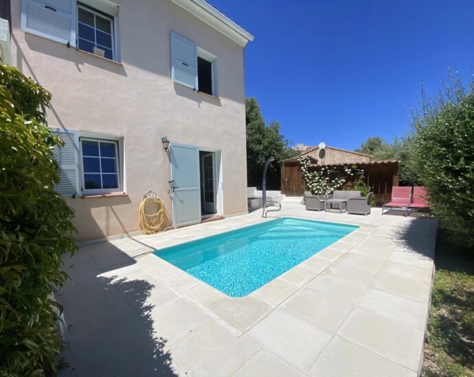 Balagne, Santa-Reparata-di-Balagna, Villa avec piscine, 4 chambres, appartement indépendant, vue montagnes, proche plage et L&rsquo;Île-Rousse