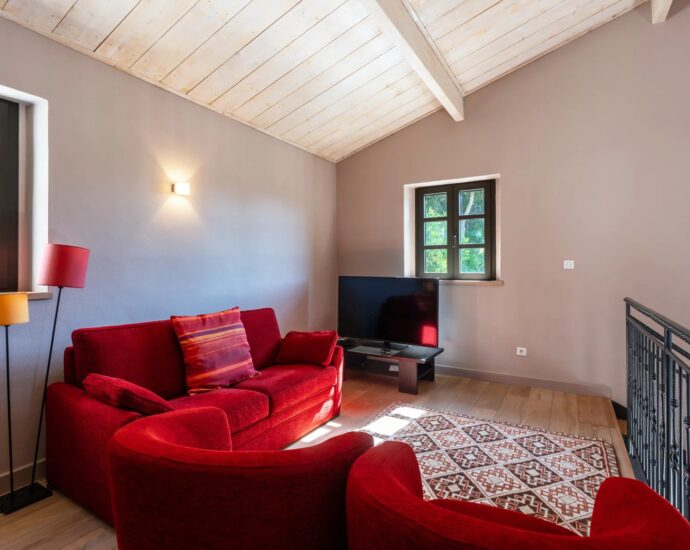 Côte Oriental, Penta-di-Casinca, Villa vue montagnes, 2 appartements, 6 chambres, piscine, proche plages et Bastia