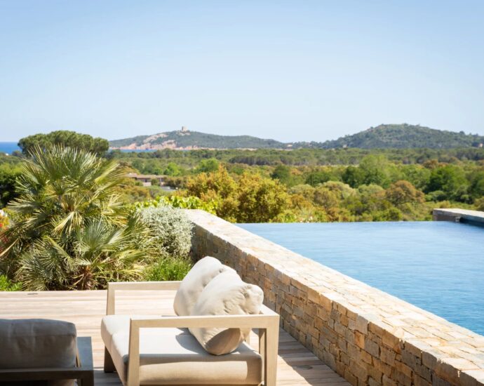 Domaine privé – Pinarello, Villa de 5 chambres, vue mer, piscine à débordement, proche plage
