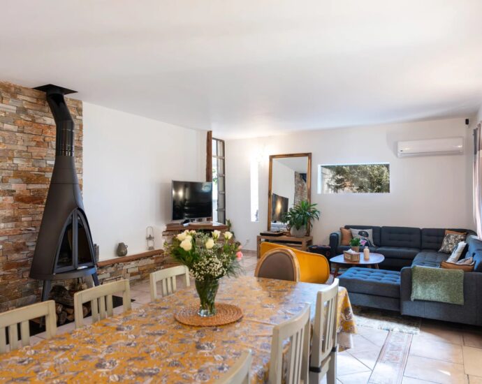 Cap Corse, Sisco, mountain-view villa, 5 bedrooms, pool, close to the beach