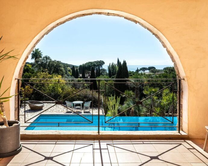Sainte-lucie de Porto-Vecchio, Capicciola, villa 5 chambres, piscine, vue mer, plage à pied