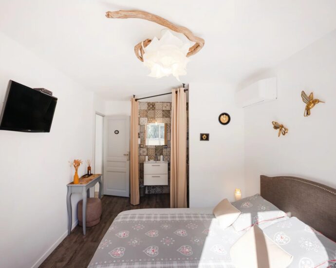 Cap Corse, Sisco, mountain-view villa, 5 bedrooms, pool, close to the beach