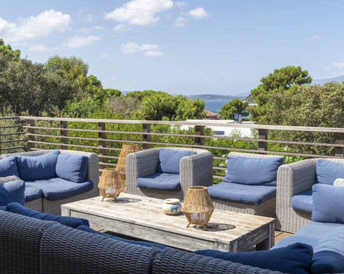 Porto-Vecchio, Domaine de Cala Rossa, villa 6 bedrooms, swimming pool and beach at walking distance