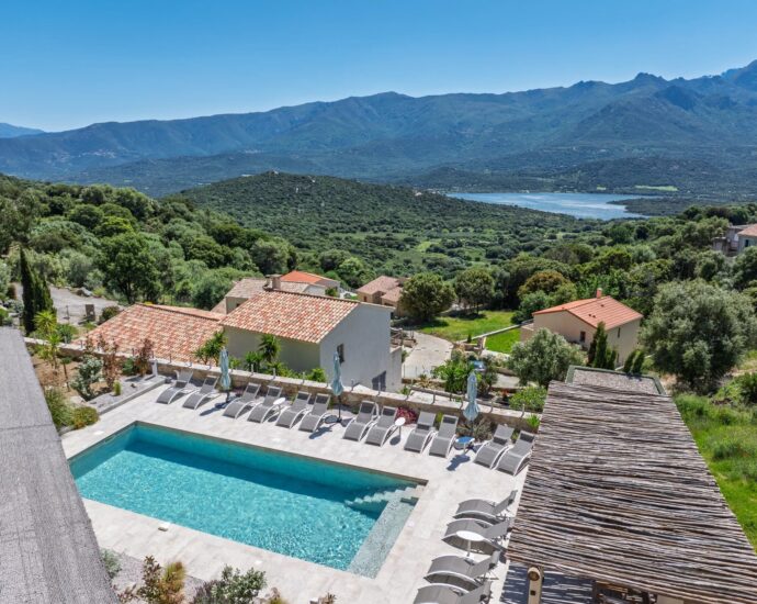 Balagne, Santa-Reparata di Balagna, Villa 9 chambres, vue lac et montagnes, Piscine, Salle de sport, Sauna, Proche l&rsquo;Île Rousse et plages