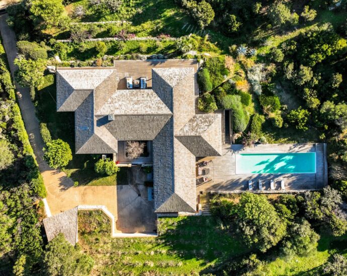 Pianottoli-Caldarello, Villa d&rsquo;architecte, 6 chambres, vue mer, piscine, plage à pied