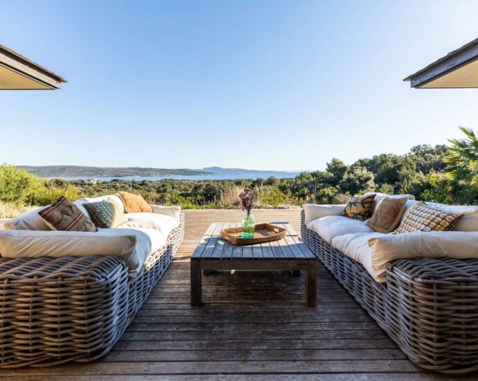 Pianottoli-Caldarello, Villa d&rsquo;architecte, 6 chambres, vue mer, piscine, plage à pied