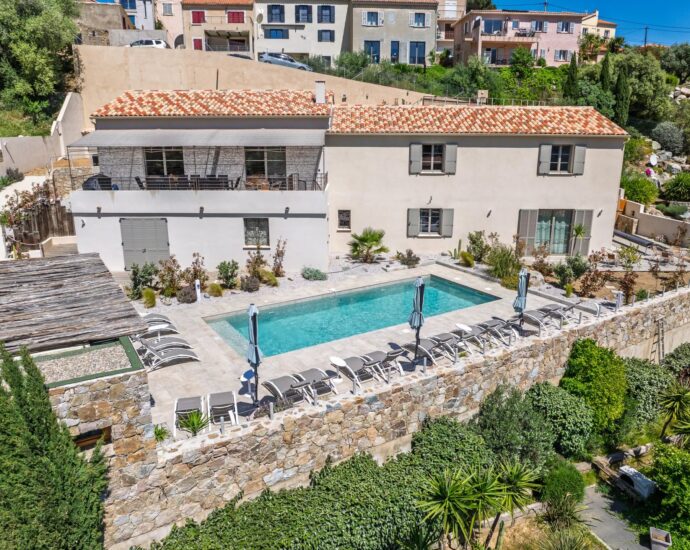 Balagne, Santa-Reparata di Balagna, Villa 9 chambres, vue lac et montagnes, Piscine, Salle de sport, Sauna, Proche l&rsquo;Île Rousse et plages